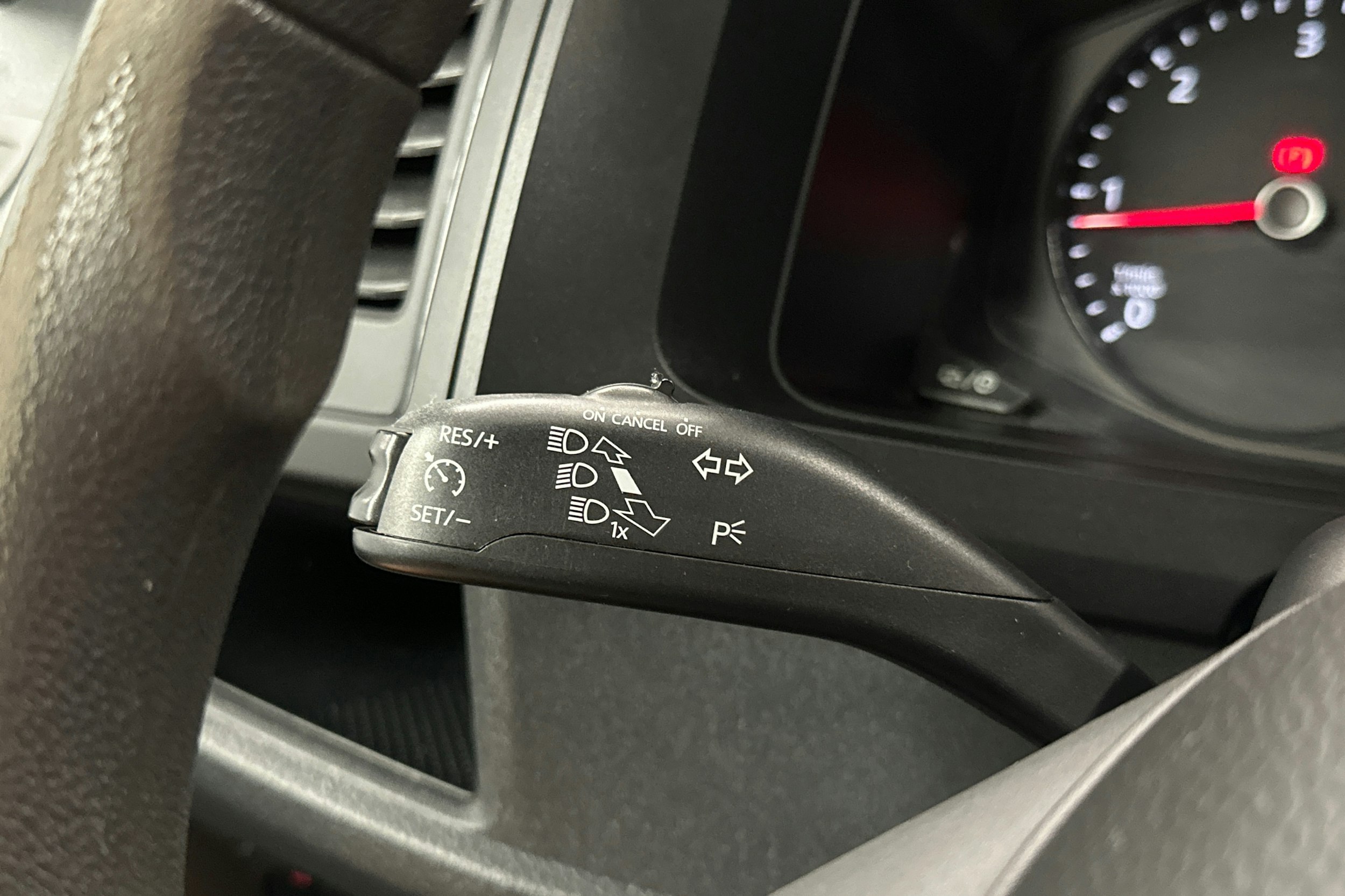 valkoinen Volkswagen Transporter 2019 kuva 11.