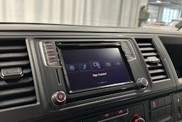 valkoinen Volkswagen Transporter 2019 kuva 14.
