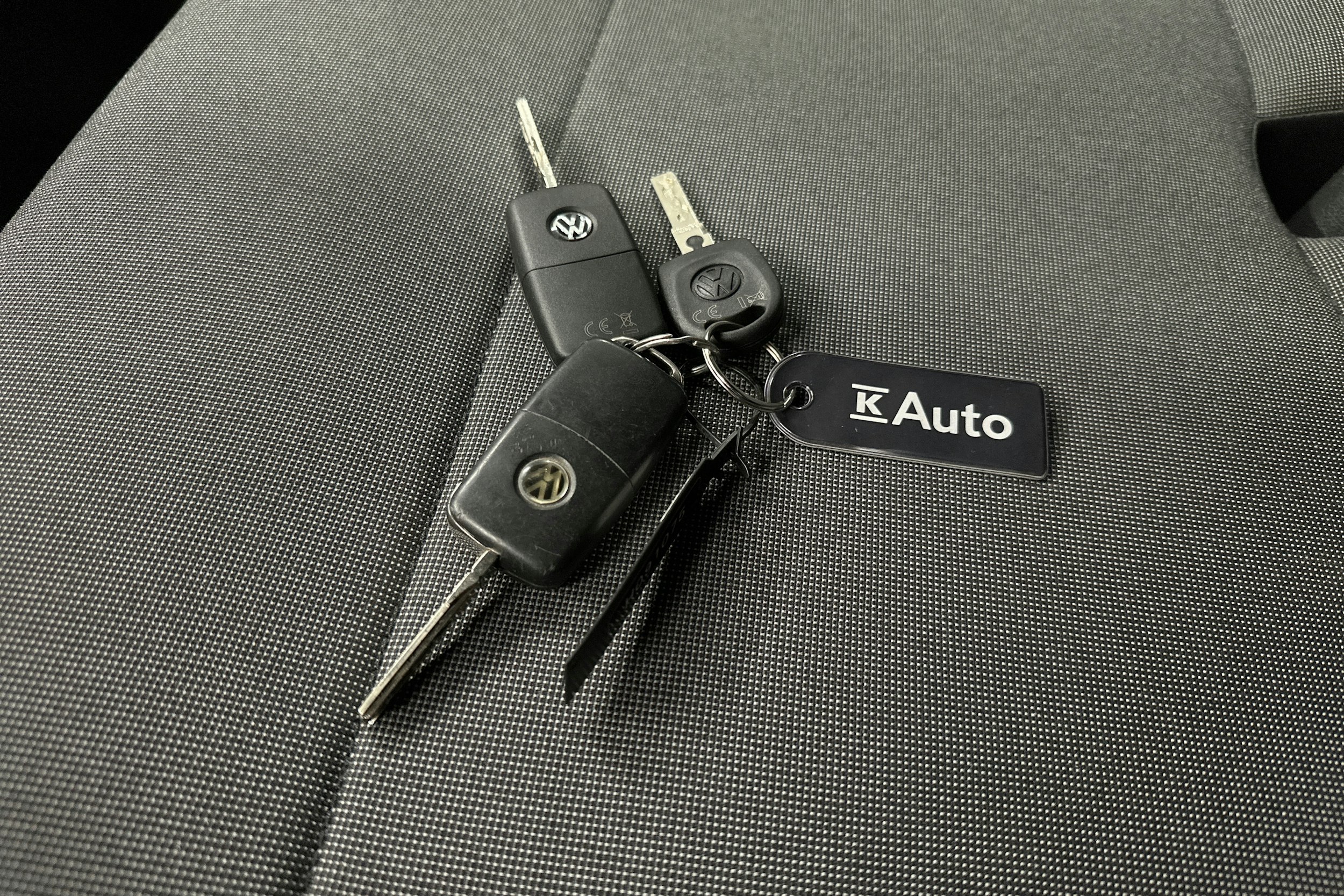 valkoinen Volkswagen Transporter 2019 kuva 22.