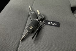 valkoinen Volkswagen Transporter 2019 kuva 22.