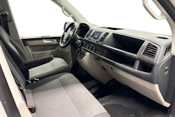 valkoinen Volkswagen Transporter 2019 kuva 11.