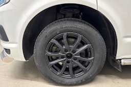 valkoinen Volkswagen Transporter 2019 kuva 12.