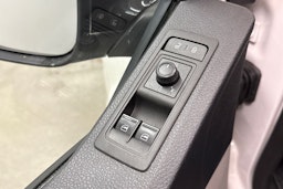 valkoinen Volkswagen Transporter 2019 kuva 18.