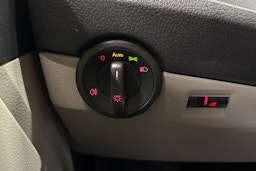 valkoinen Volkswagen Transporter 2019 kuva 19.