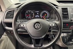 valkoinen Volkswagen Transporter 2019 kuva 20.