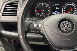 valkoinen Volkswagen Transporter 2019 kuva 21.