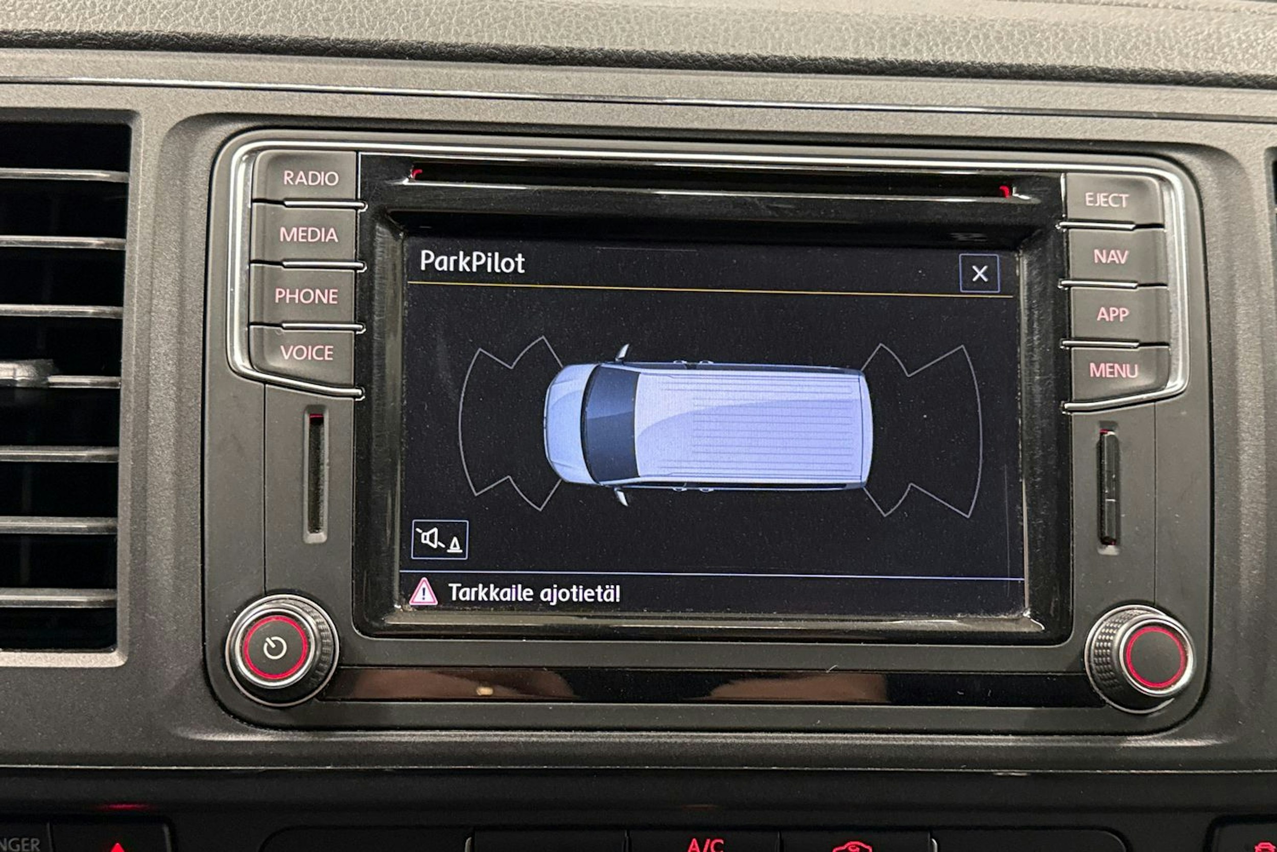 valkoinen Volkswagen Transporter 2019 kuva 24.