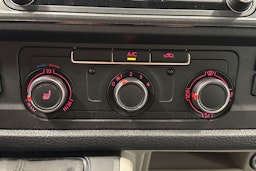 valkoinen Volkswagen Transporter 2019 kuva 25.