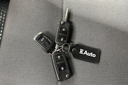 valkoinen Volkswagen Transporter 2019 kuva 28.