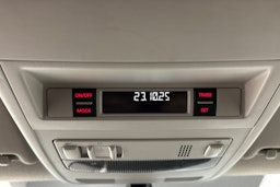 valkoinen Volkswagen Transporter 2019 kuva 29.