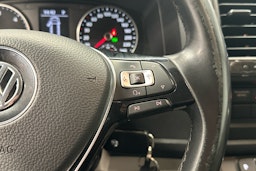 valkoinen Volkswagen Transporter 2019 kuva 11.