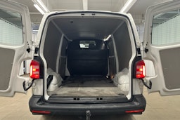 valkoinen Volkswagen Transporter 2019 kuva 18.