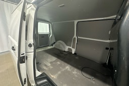 valkoinen Volkswagen Transporter 2019 kuva 19.