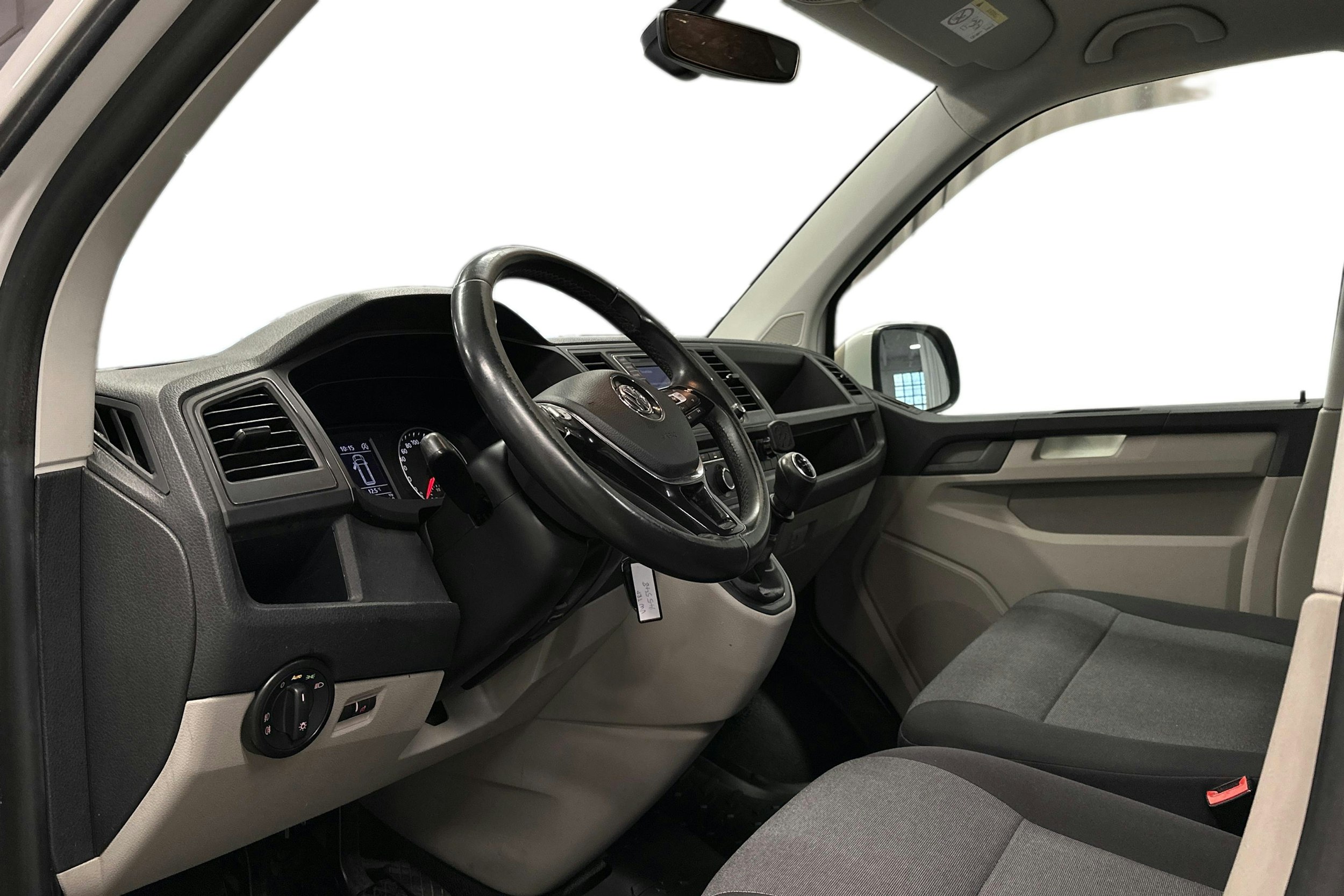 valkoinen Volkswagen Transporter 2019 kuva 3.
