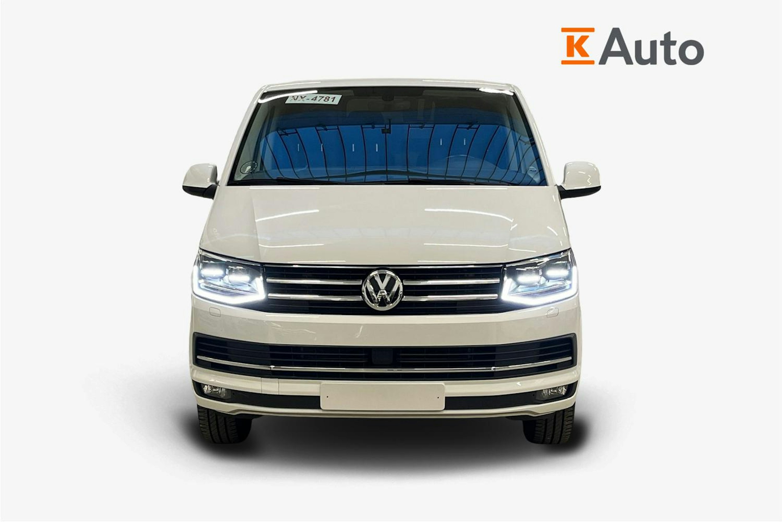 valkoinen Volkswagen Transporter 2019 kuva 5.