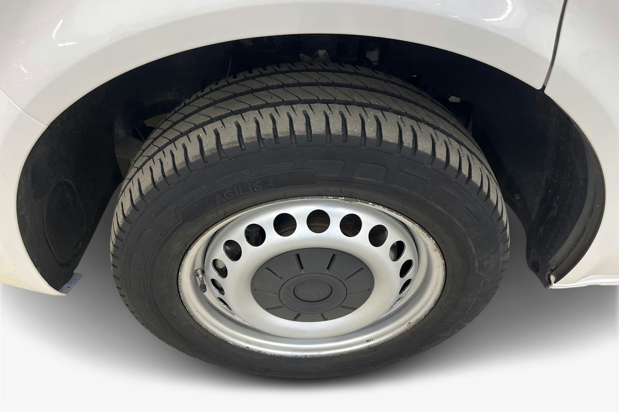 valkoinen Volkswagen Transporter 2019 kuva 12.