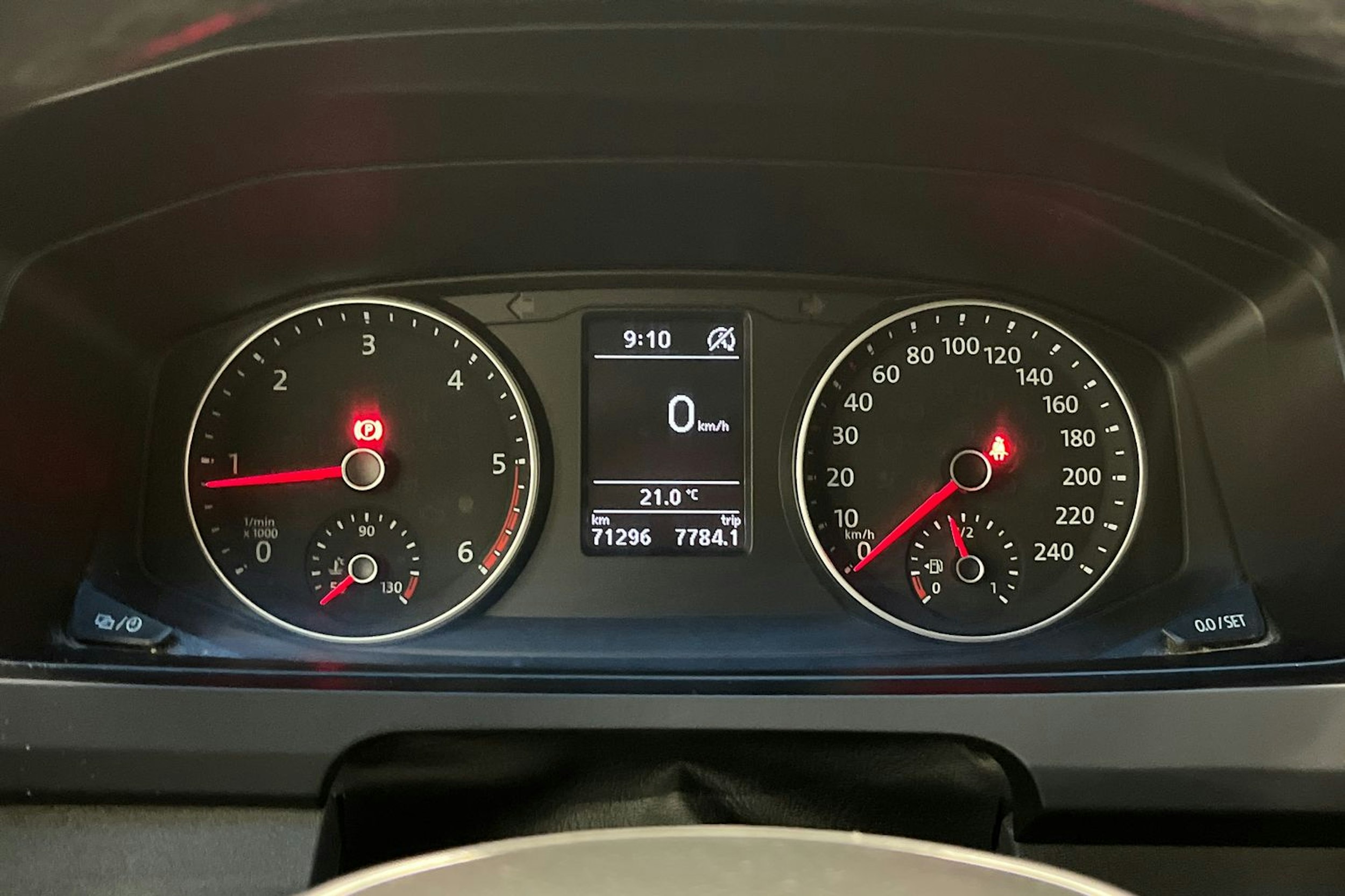 valkoinen Volkswagen Transporter 2019 kuva 17.