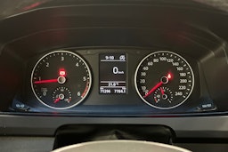 valkoinen Volkswagen Transporter 2019 kuva 17.