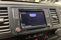 valkoinen Volkswagen Transporter 2019 kuva 18.