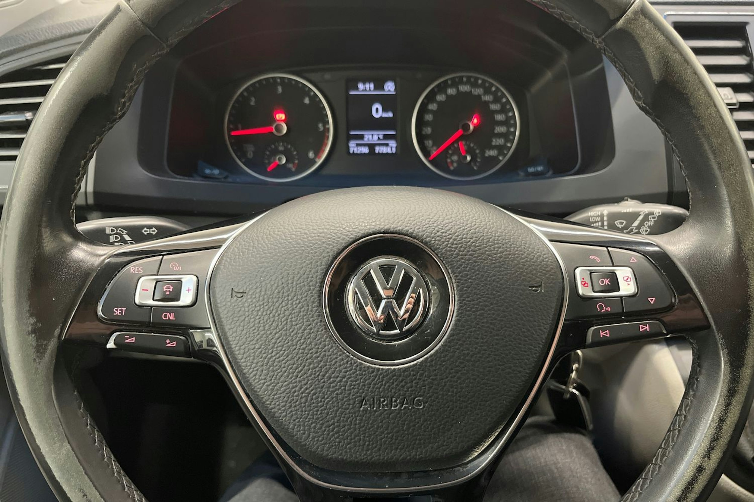 valkoinen Volkswagen Transporter 2019 kuva 20.