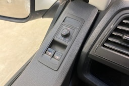 valkoinen Volkswagen Transporter 2019 kuva 21.