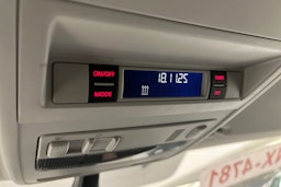 valkoinen Volkswagen Transporter 2019 kuva 22.