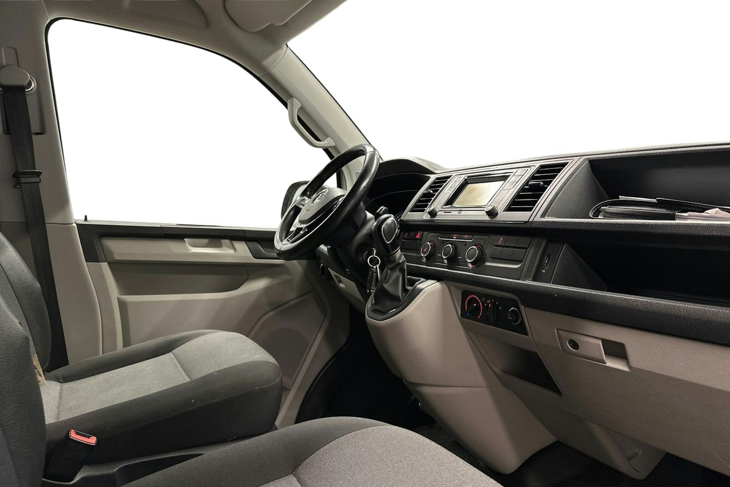 valkoinen Volkswagen Transporter 2019 kuva 7.
