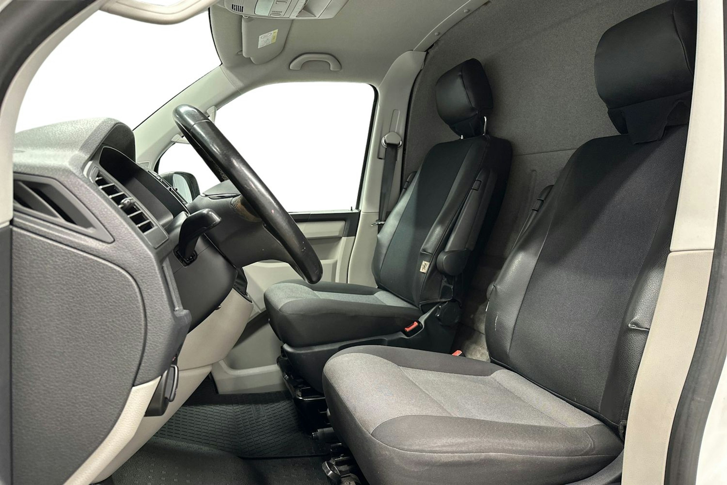 valkoinen Volkswagen Transporter 2019 kuva 8.
