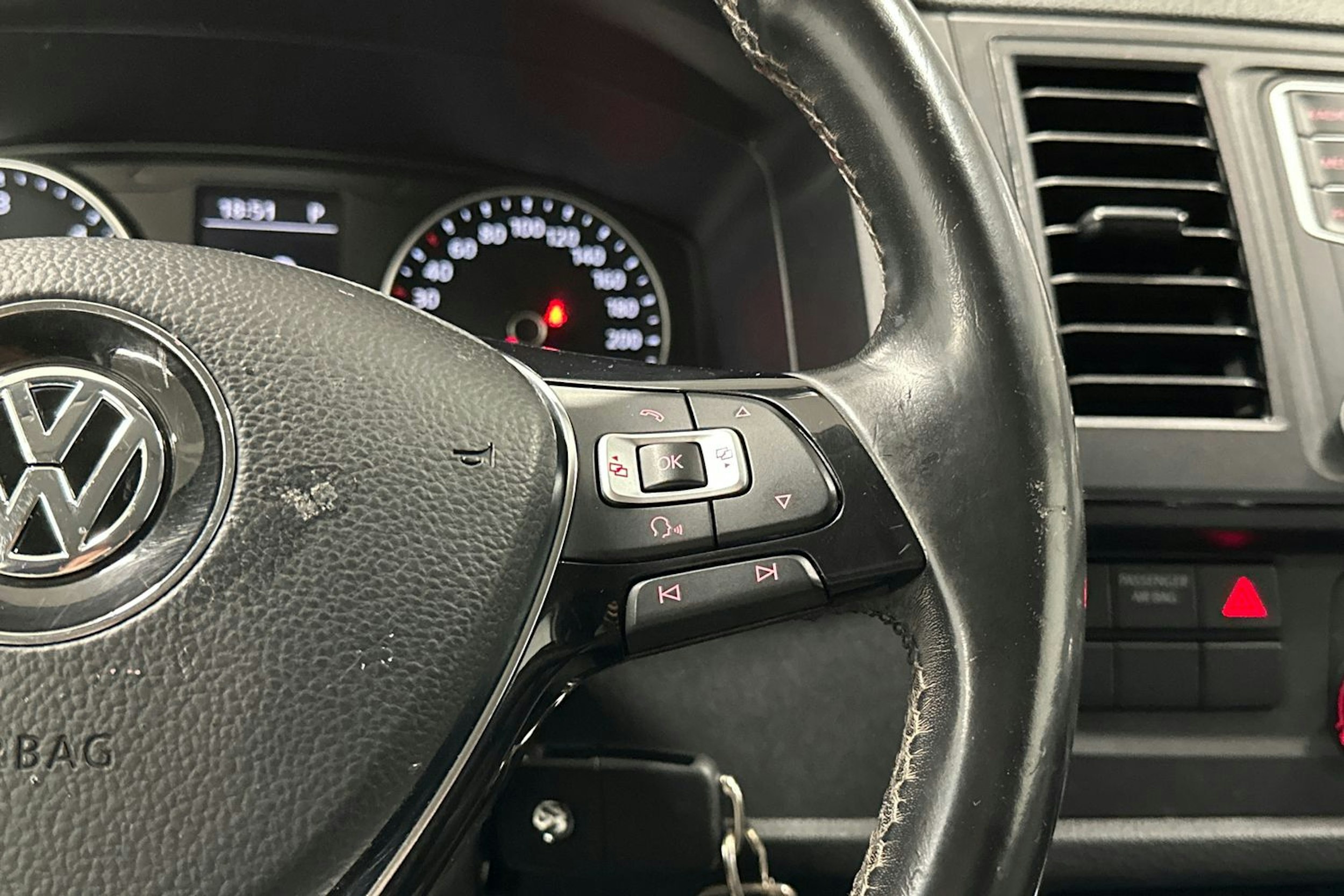 valkoinen Volkswagen Transporter 2019 kuva 11.