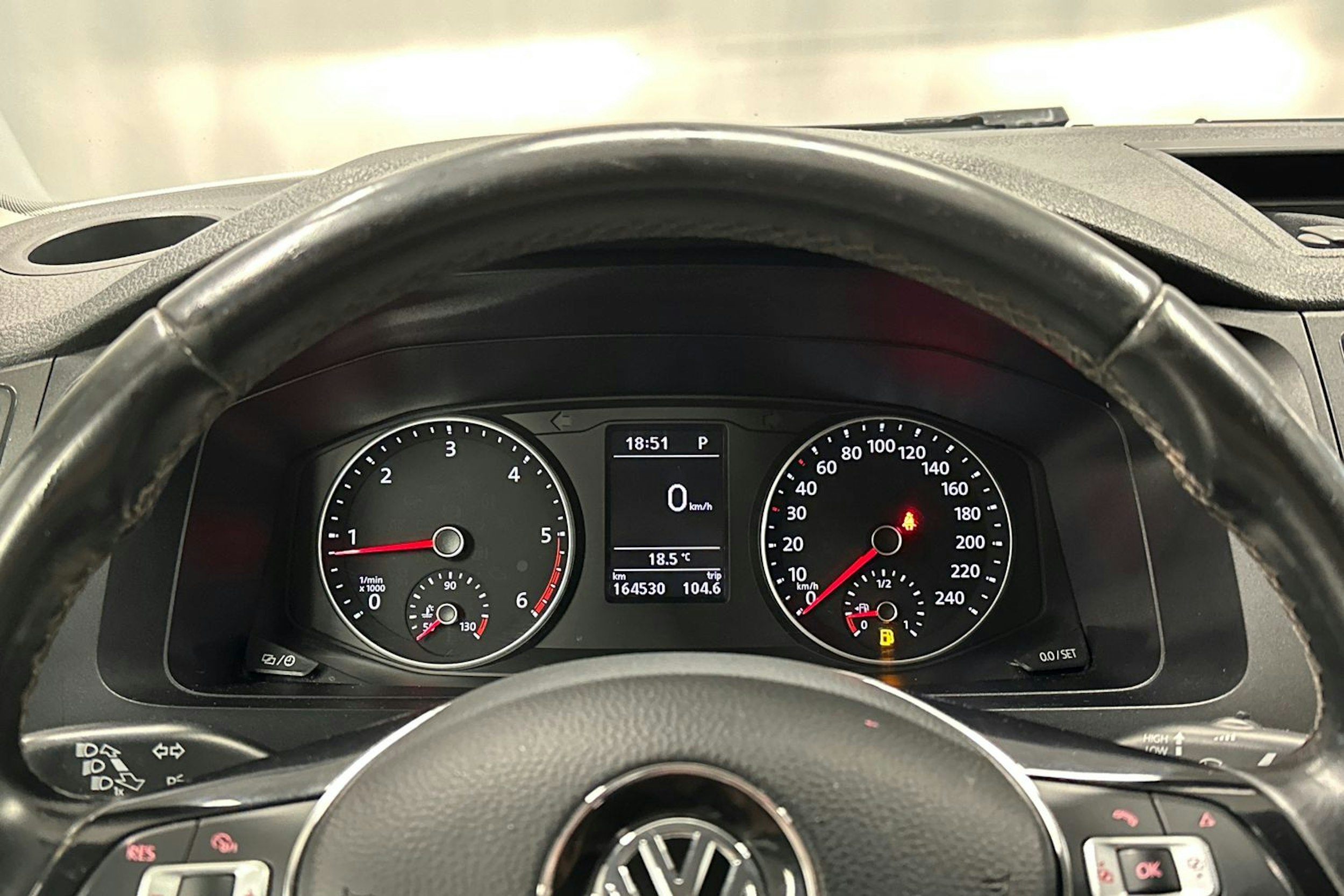 valkoinen Volkswagen Transporter 2019 kuva 12.