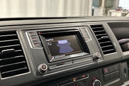 valkoinen Volkswagen Transporter 2019 kuva 13.