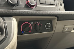 valkoinen Volkswagen Transporter 2019 kuva 15.