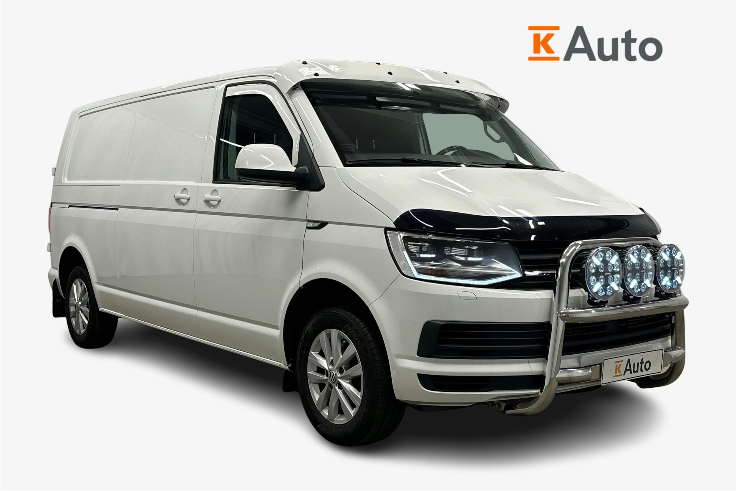 valkoinen Volkswagen Transporter 2019 kuva 1.