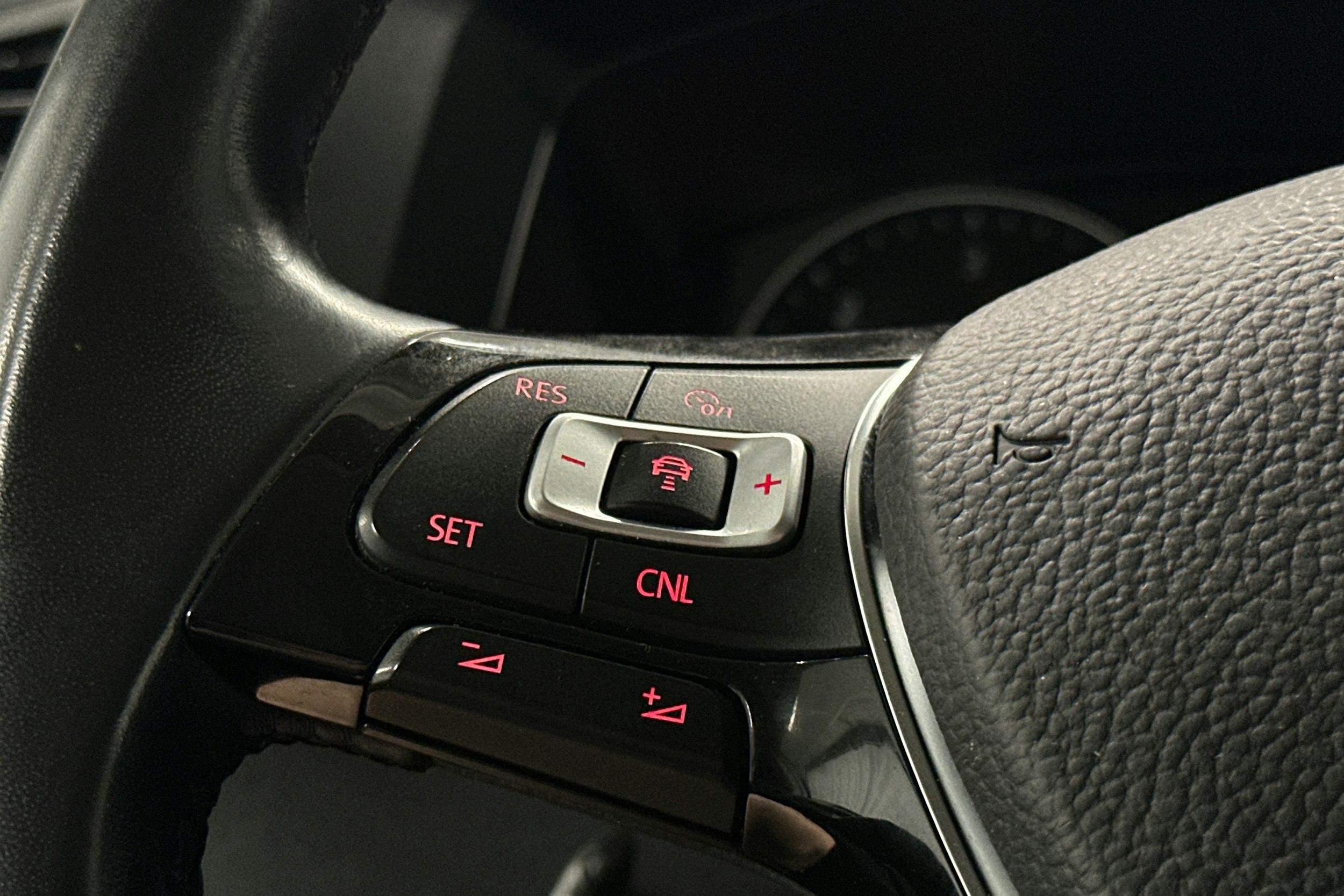 valkoinen Volkswagen Transporter 2019 kuva 14.