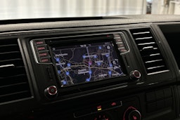valkoinen Volkswagen Transporter 2019 kuva 17.