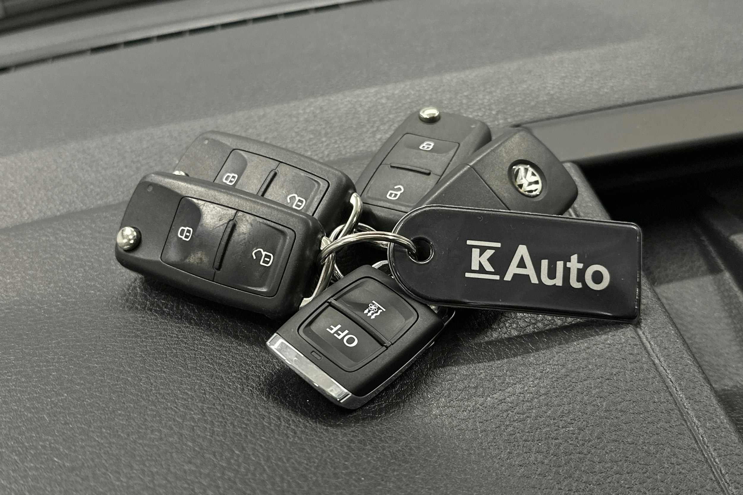 valkoinen Volkswagen Transporter 2019 kuva 20.