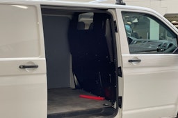 valkoinen Volkswagen Transporter 2019 kuva 13.