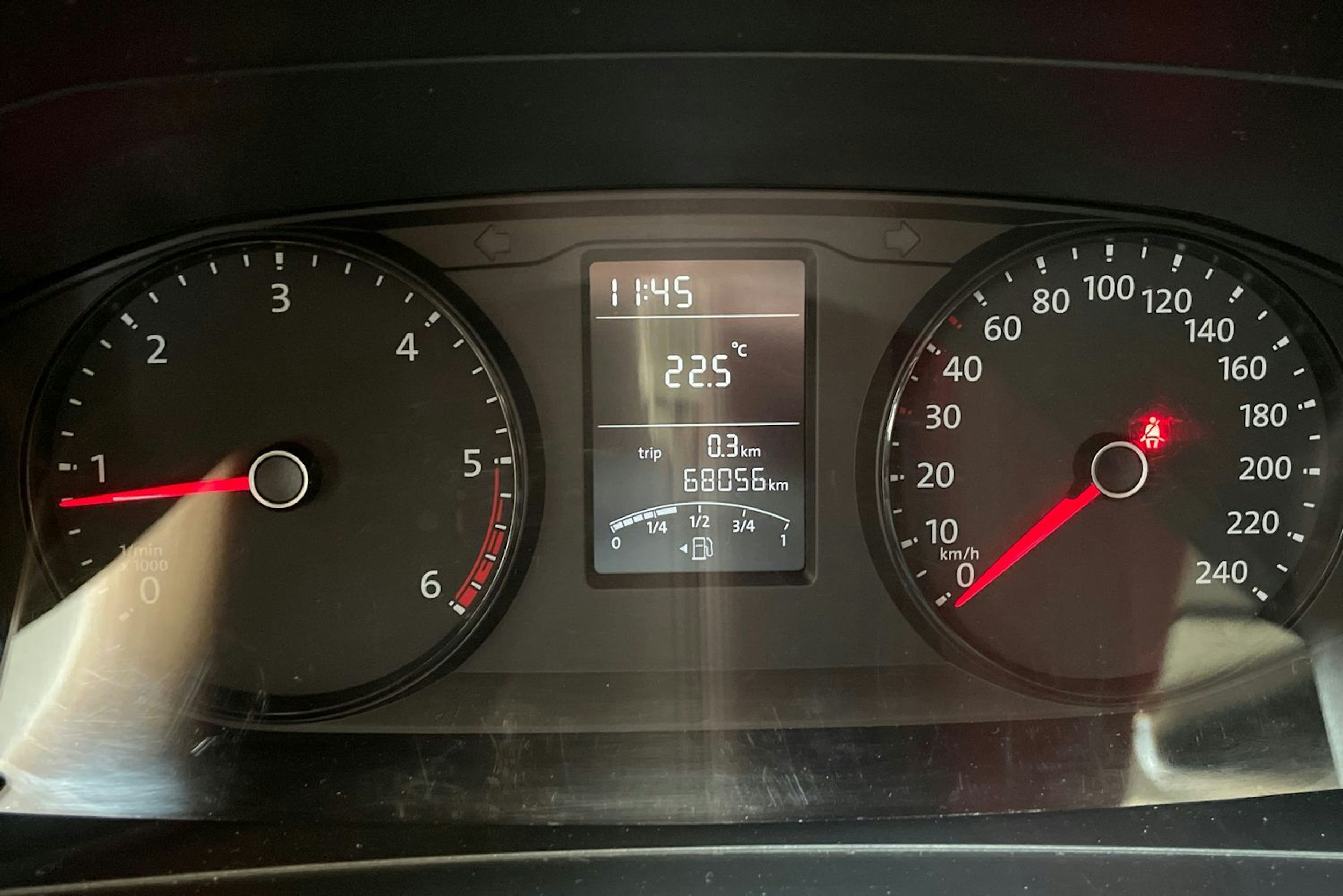 valkoinen Volkswagen Transporter 2019 kuva 18.