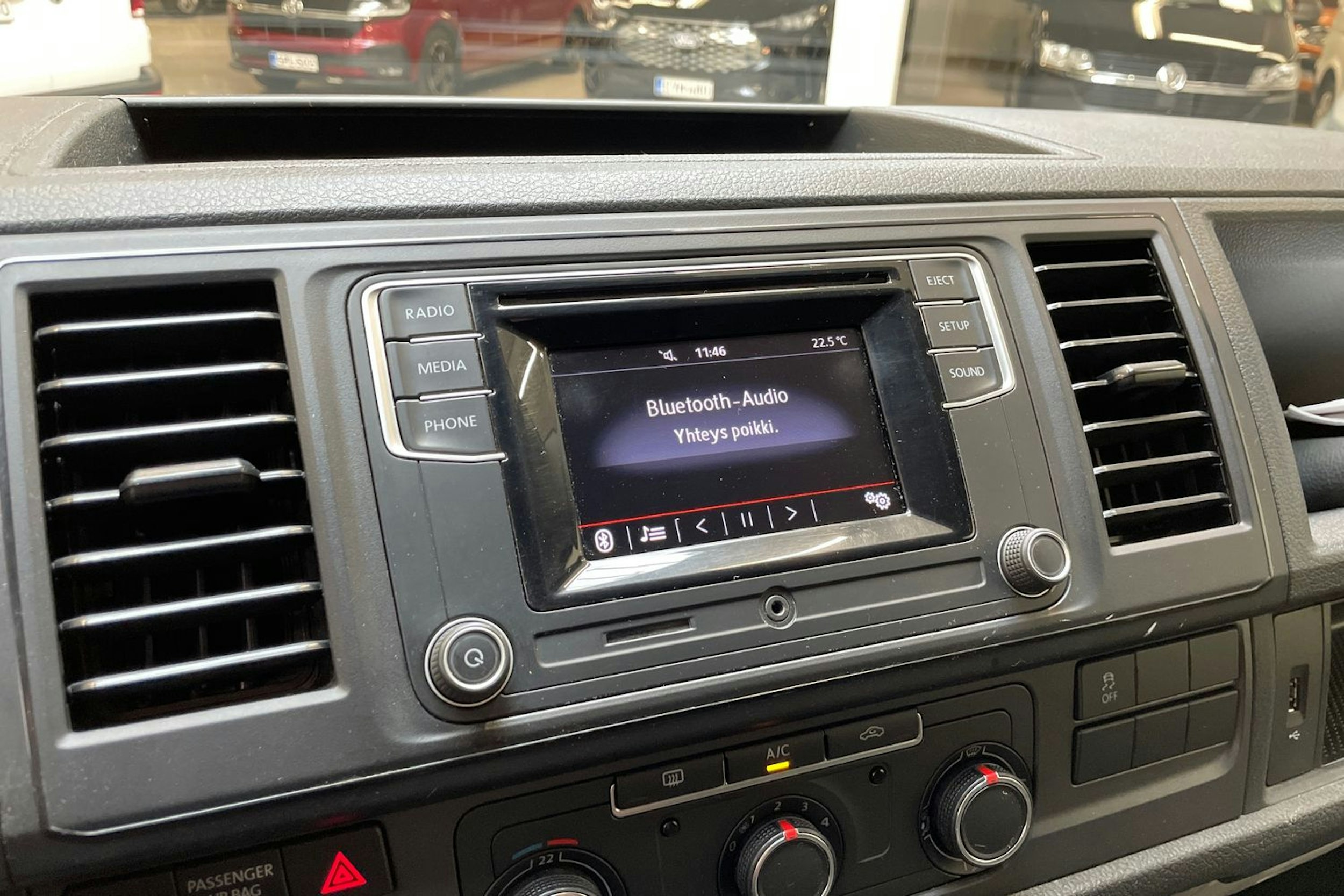 valkoinen Volkswagen Transporter 2019 kuva 21.