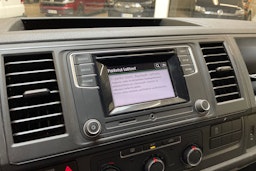 valkoinen Volkswagen Transporter 2019 kuva 22.