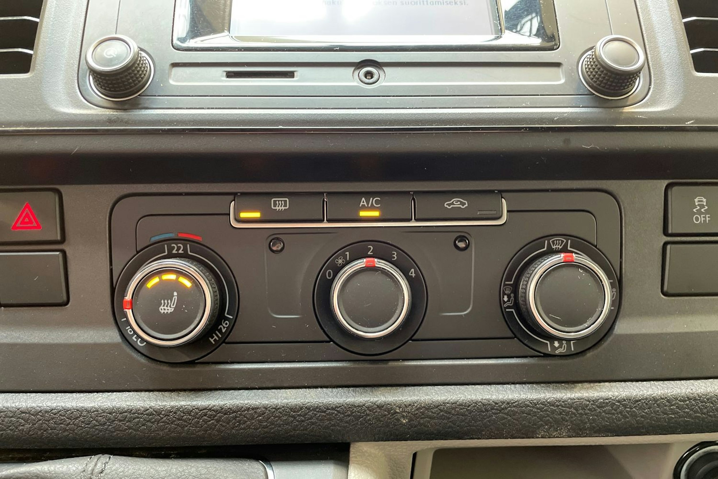 valkoinen Volkswagen Transporter 2019 kuva 23.