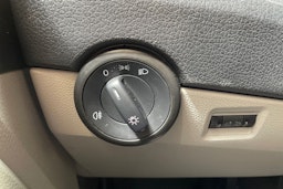 valkoinen Volkswagen Transporter 2019 kuva 24.