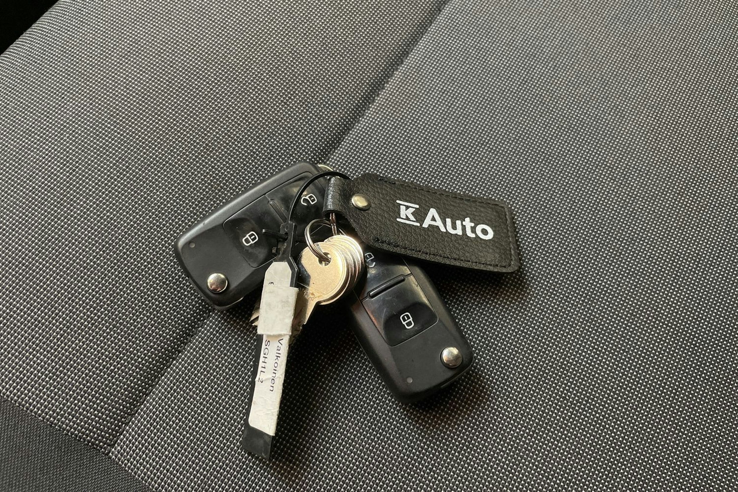 valkoinen Volkswagen Transporter 2019 kuva 27.