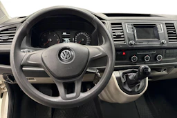 valkoinen Volkswagen Transporter 2019 kuva 9.