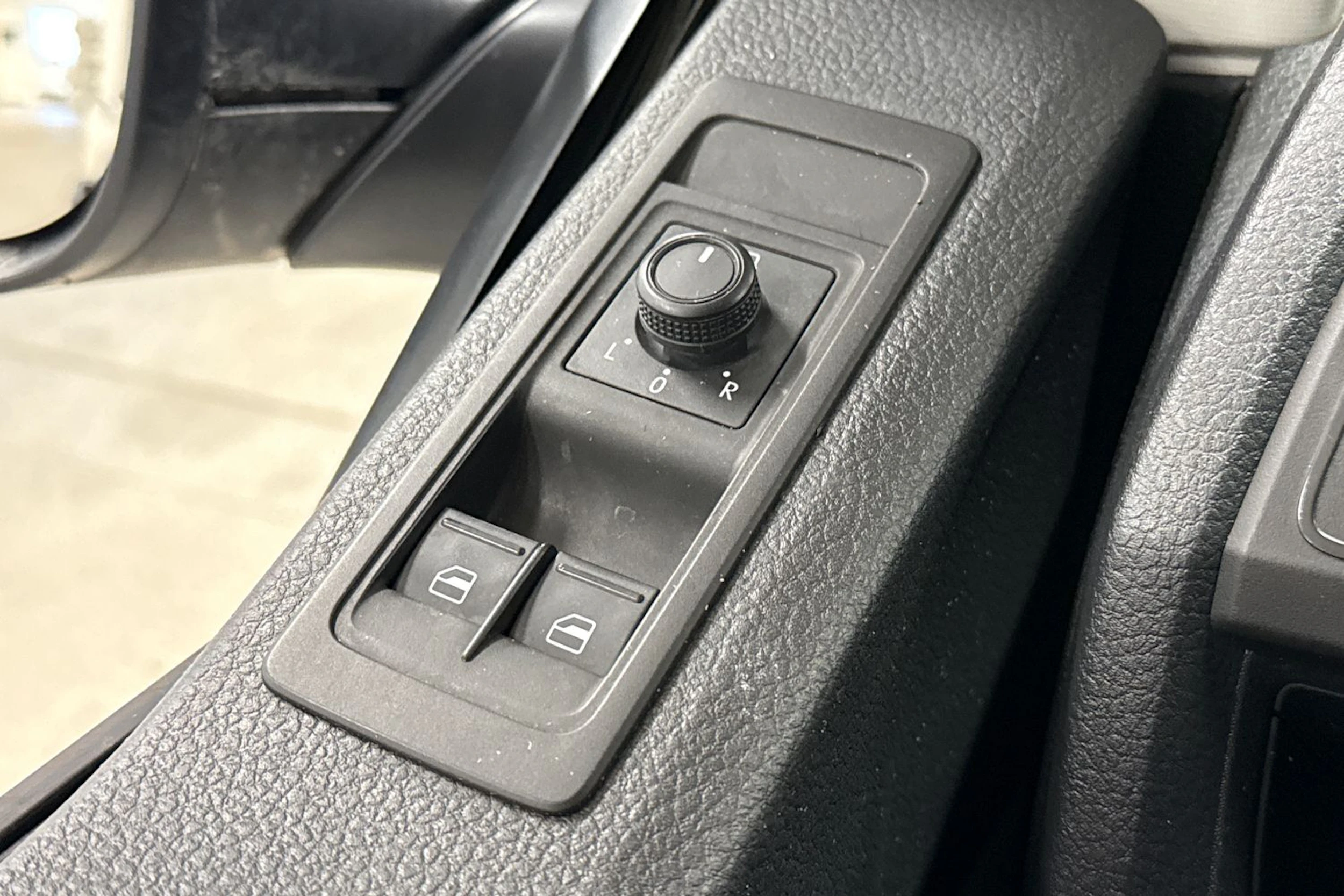 valkoinen Volkswagen Transporter 2019 kuva 19.