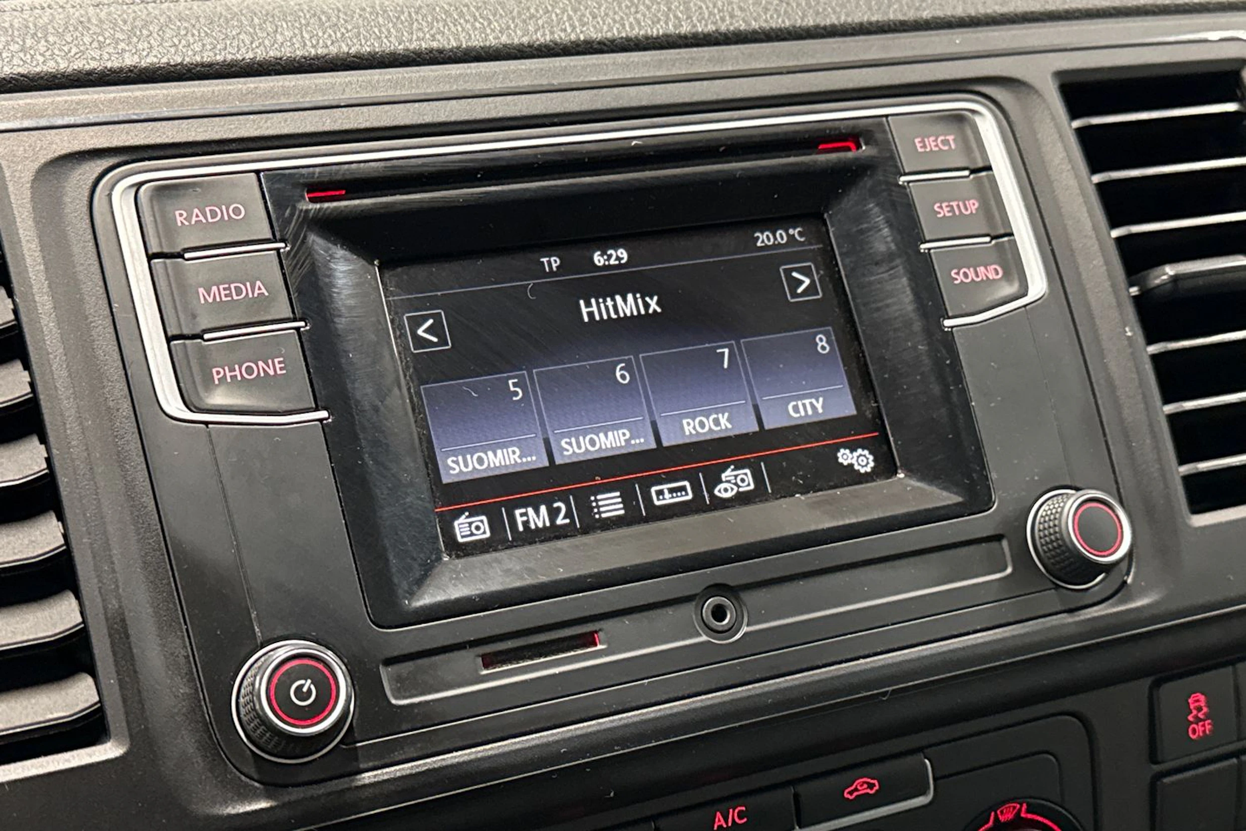 valkoinen Volkswagen Transporter 2019 kuva 21.