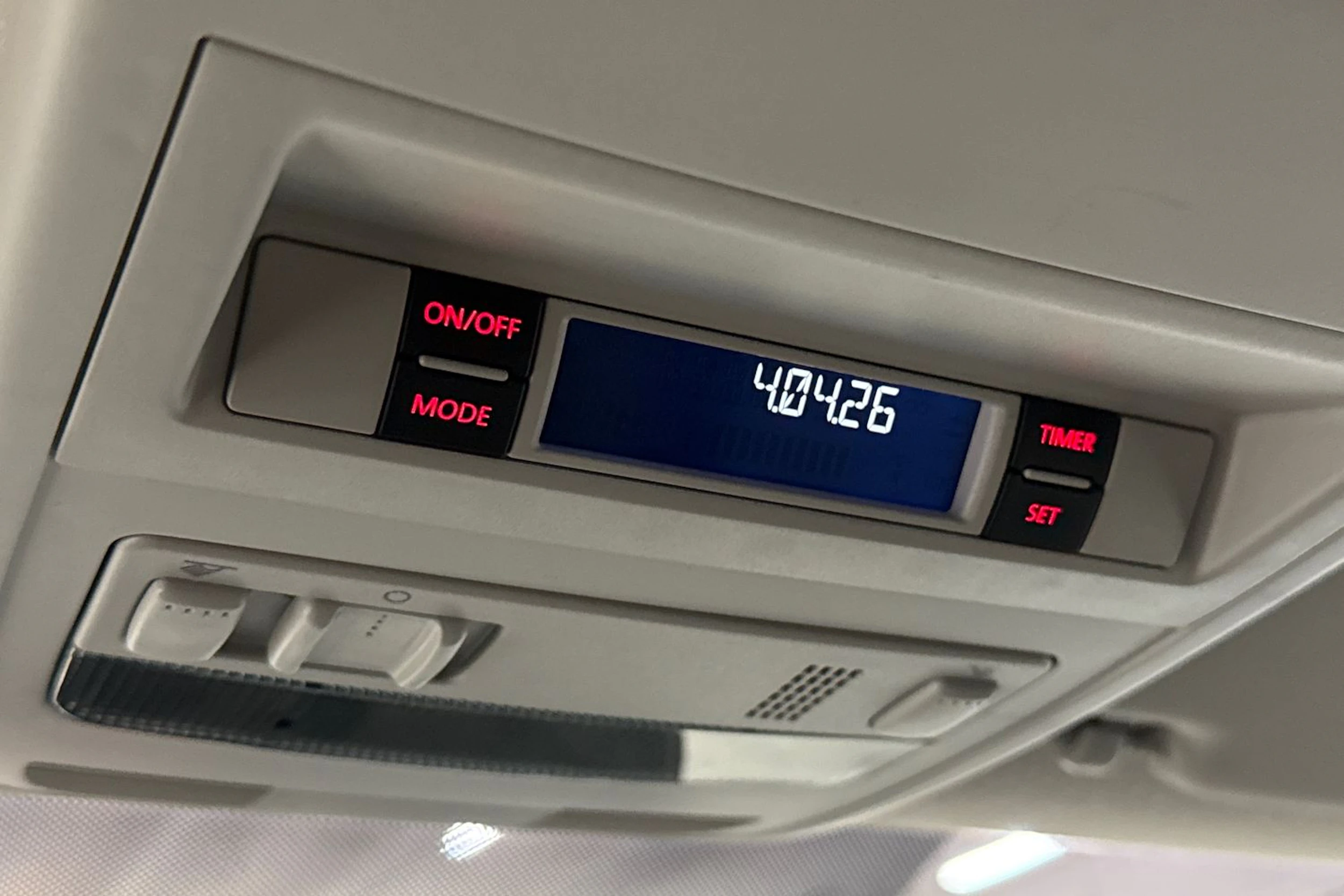 valkoinen Volkswagen Transporter 2019 kuva 22.