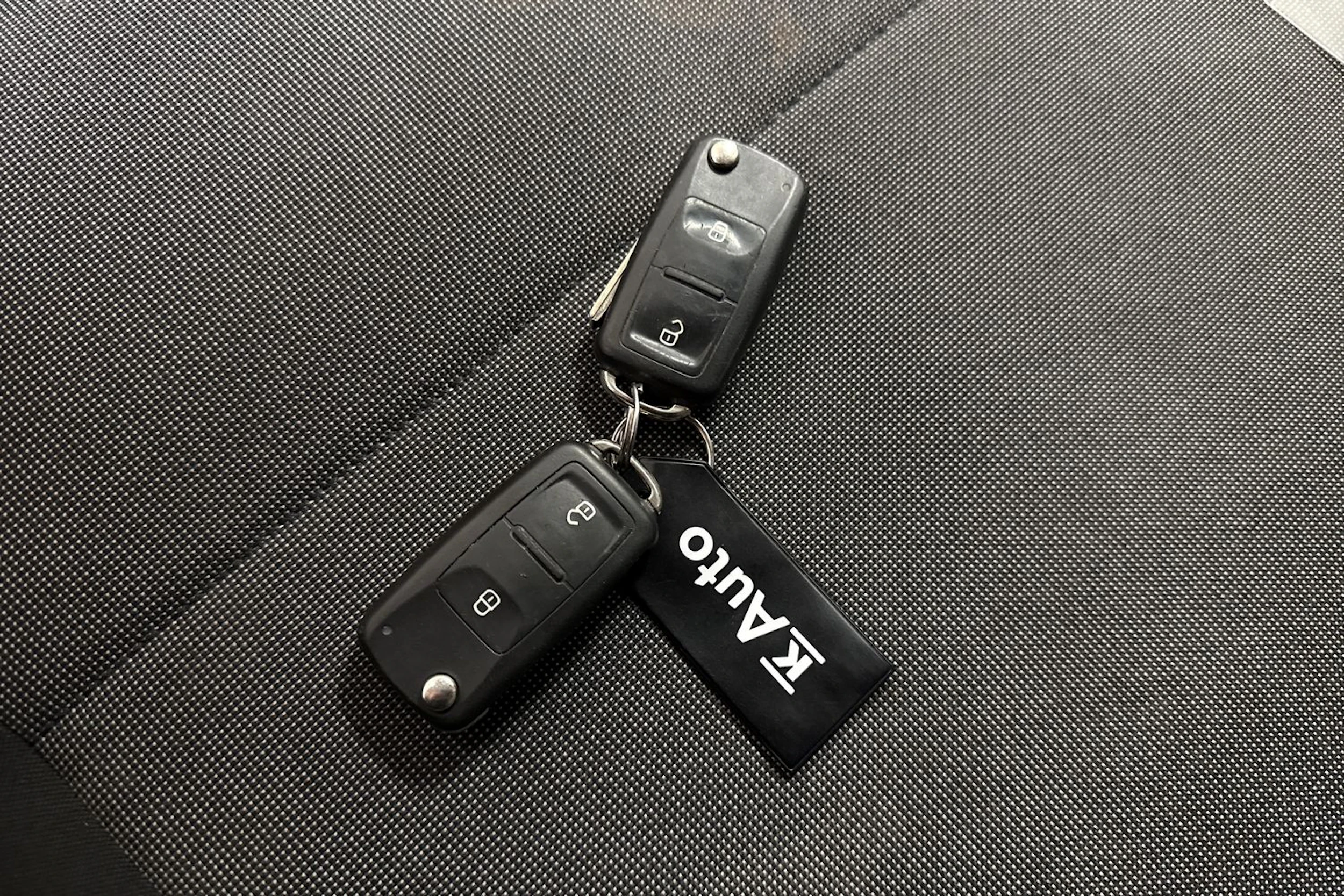 valkoinen Volkswagen Transporter 2019 kuva 23.