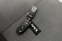 valkoinen Volkswagen Transporter 2019 kuva 23.