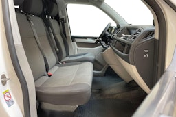 valkoinen Volkswagen Transporter 2019 kuva 10.